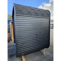 Udendørs kubesauna 160 cm i sort finish med hel glasfront i bronzetonet hærdet glas