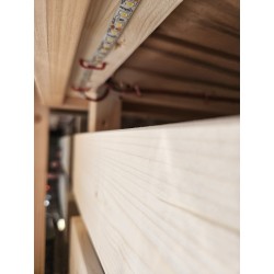 Stemningsfuld LED-strip belysning under saunabænke og udvendig LED-strip